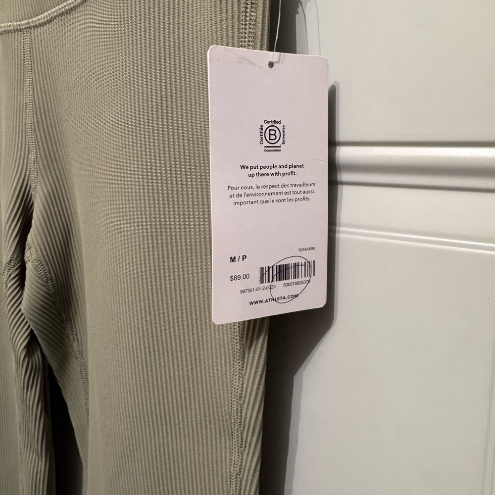 Athleta NWT Elation Rib Crop Flare green work out cropped leggings Sz. Medium. - Picture 3 of 7